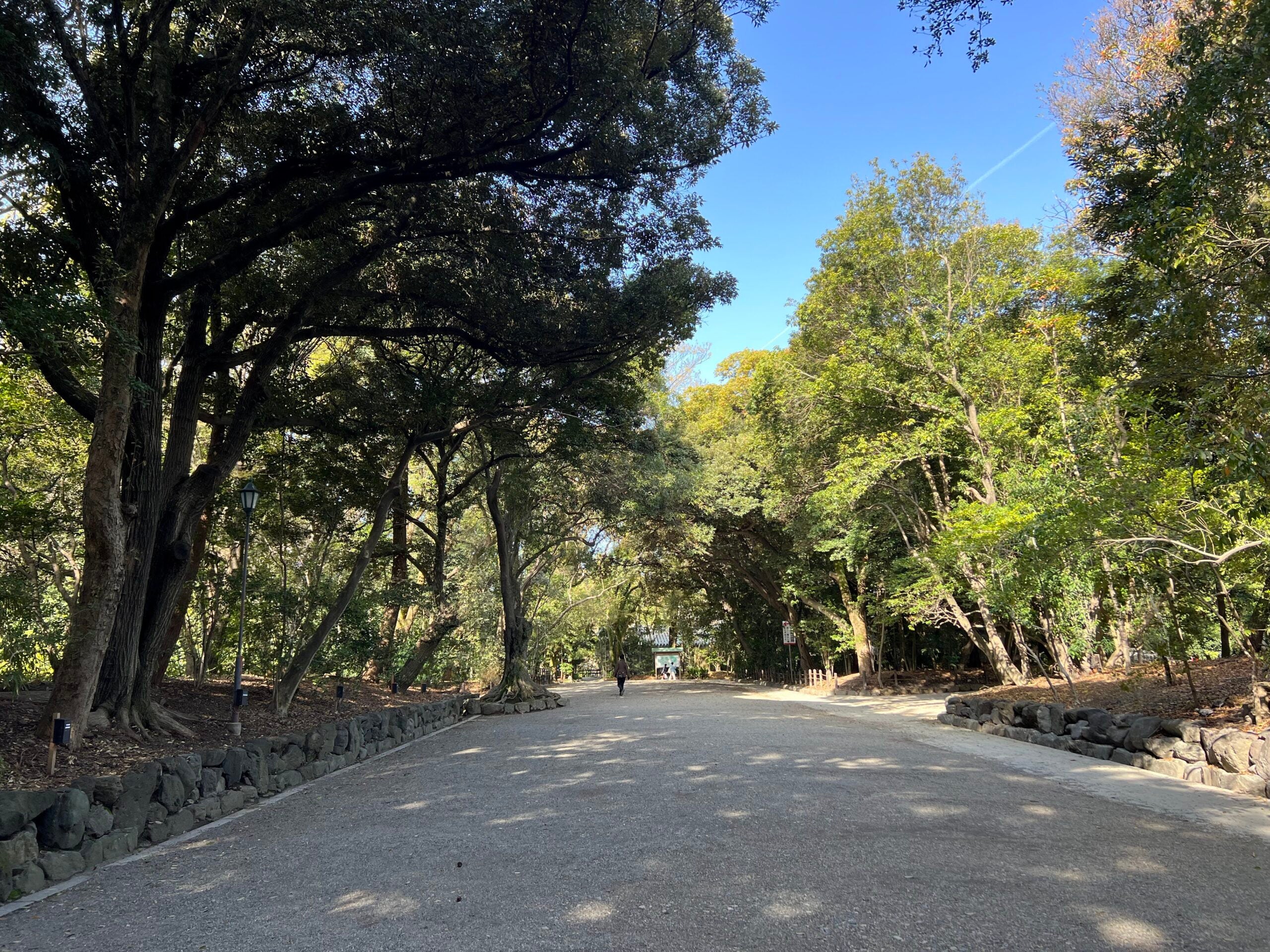 Picture: The promenade to the main shrine
